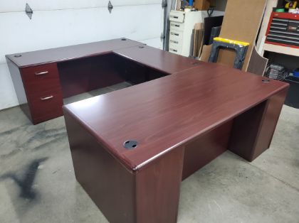 Picture of Hon 10700 Series U Unit Desk 6 x 9 x 6 mahogany 